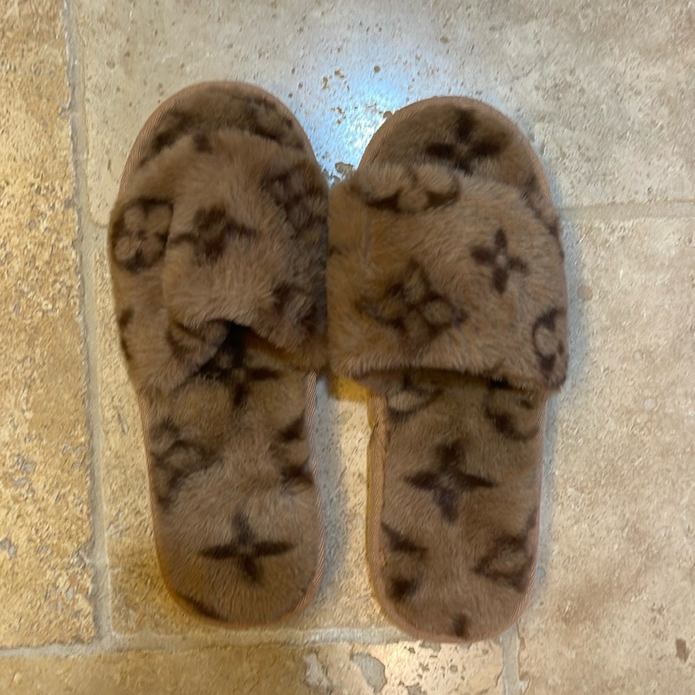 Super cute designer inspired slippers. Open toe